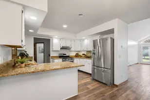 10201 Fox Bluff Ln, Spring Grove, IL 60081 - Photo 6