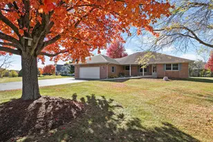 10201 Fox Bluff Ln, Spring Grove, IL 60081 - Photo 26