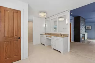 [Address not provided], Glen Ellyn, IL 60137 - Photo 28