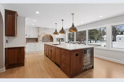 [Address not provided], Glen Ellyn, IL 60137 - Photo 2