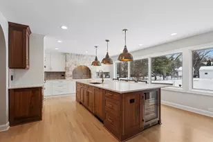 [Address not provided], Glen Ellyn, IL 60137 - Photo 2