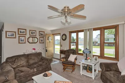 301 Meadows Road S, Bourbonnais, IL 60914 - Photo 4