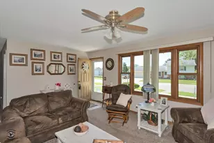 301 Meadows Rd S, Bourbonnais, IL 60914 - Photo 4