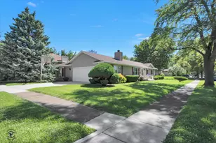 301 Meadows Rd S, Bourbonnais, IL 60914 - Photo 2