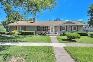 301 Meadows Rd S, Bourbonnais, IL 60914 - Photo 1