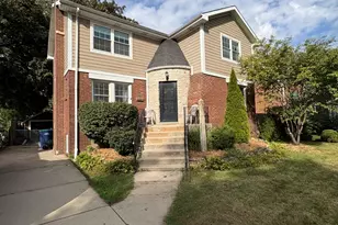 9210 S Trumbull Ave, Evergreen Park, IL 60805 - Photo 2