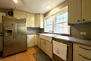 9210 S Trumbull Ave, Evergreen Park, IL 60805 - Photo 10