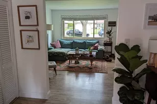 239 Dover Dr, Des Plaines, IL 60018 - Photo 2