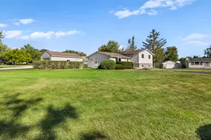 215 Tollview Ct, Gilberts, IL 60136 - Photo 2