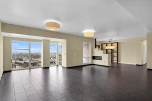 301 N Neil St, Champaign, IL 61820 - Photo 4