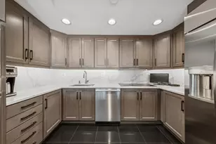 100 E Huron St, Chicago, IL 60611 - Photo 14