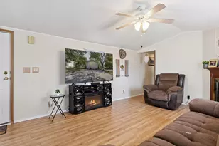 579 Park Ave, Belvidere, IL 61008 - Photo 8