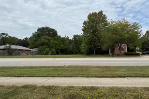 1632 Ogden Ave, Lisle, IL 60532 - Photo 1