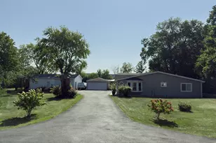 30W165 Estes St, Naperville, IL 60563 - Photo 2