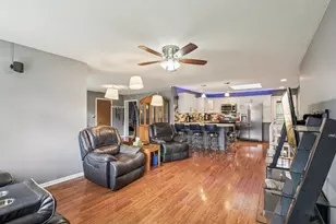 328 Brice Ave, Mundelein, IL 60060 - Photo 2