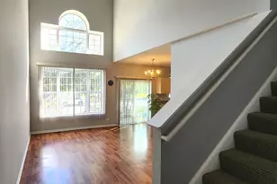 349 W Pointe Dr, Vernon Hills, IL 60061 - Photo 2