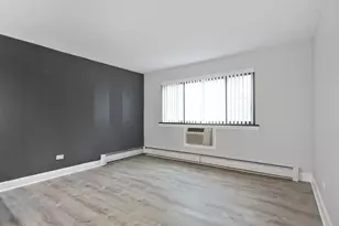 6758 N Sheridan Ave, Chicago, IL 60626 - Photo 2