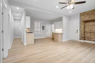 7427 N Clark St, Chicago, IL 60626 - Photo 2