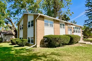 17613 Grandview Dr, Hazel Crest, IL 60429 - Photo 2