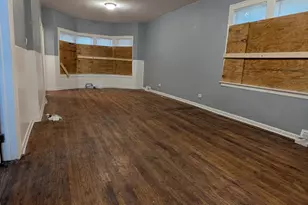 8601 S Kingston Ave, Chicago, IL 60617 - Photo 2