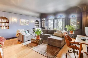 7453 N Hoyne Ave, Chicago, IL 60645 - Photo 2