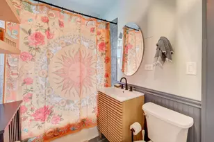 7453 N Hoyne Ave, Chicago, IL 60645 - Photo 16