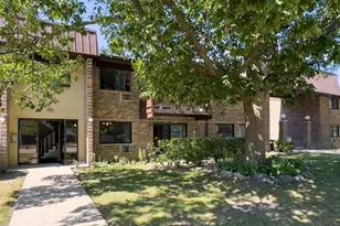 2632 N Windsor Dr, Arlington Heights, IL 60004 - Photo 2