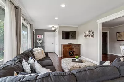 353 E Butterfield Road, Elmhurst, IL 60126 - Photo 10