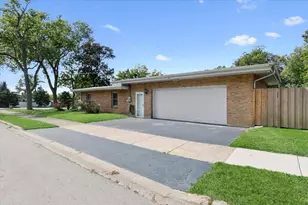 353 E Butterfield Rd, Elmhurst, IL 60126 - Photo 22