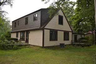 1701 Woodcrest Dr, Saint Anne, IL 60964 - Photo 4