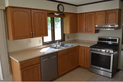 1701 Woodcrest Drive, Saint Anne, IL 60964 - Photo 8