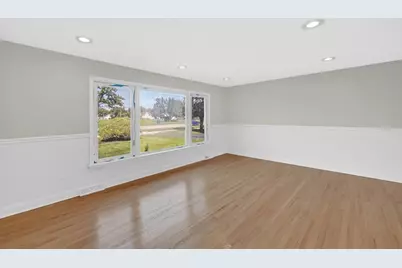 739 E 170th Street, South Holland, IL 60473 - Photo 2