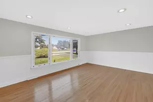 739 E 170th St, South Holland, IL 60473 - Photo 2