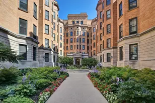 550 W Surf St, Chicago, IL 60657 - Photo 2