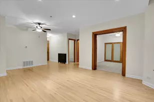 550 W Surf St, Chicago, IL 60657 - Photo 6