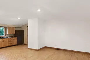 1004 S Pleasantview Dr, Tuscola, IL 61953 - Photo 4