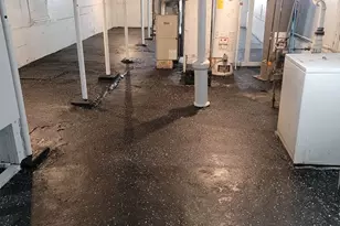 8834 S Exchange Ave, Chicago, IL 60617 - Photo 18