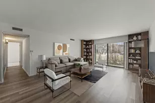 700 Wellington Ave, Elk Grove Village, IL 60007 - Photo 2