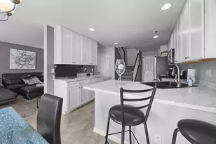 7103 Hidden Green Cir, Fox Lake, IL 60020 - Photo 4