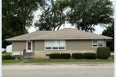 301 S 4th Street, Cissna Park, IL 60924 - Photo 1