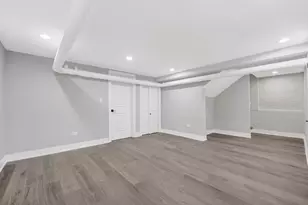 2109 W Eastwood Ave, Chicago, IL 60625 - Photo 8