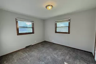 340 N Illinois Ave, Glenwood, IL 60425 - Photo 12