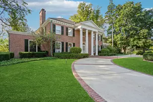 1053 Laurie Ln, Burr Ridge, IL 60527 - Photo 2