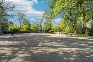 1053 Laurie Ln, Burr Ridge, IL 60527 - Photo 30