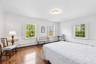 1053 Laurie Ln, Burr Ridge, IL 60527 - Photo 16