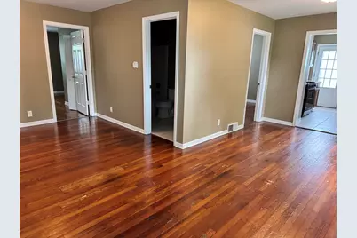 16 S Clifton Avenue, Elgin, IL 60123 - Photo 2