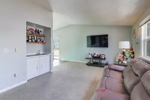 627 Chardonnay Ln, Crystal Lake, IL 60014 - Photo 4