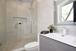 3923 N Bernard St, Chicago, IL 60618 - Photo 22