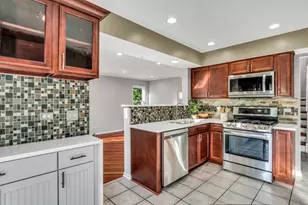 1282 Berkshire Ln, Grayslake, IL 60030 - Photo 4