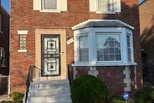 10718 S Rhodes Ave, Chicago, IL 60628 - Photo 1